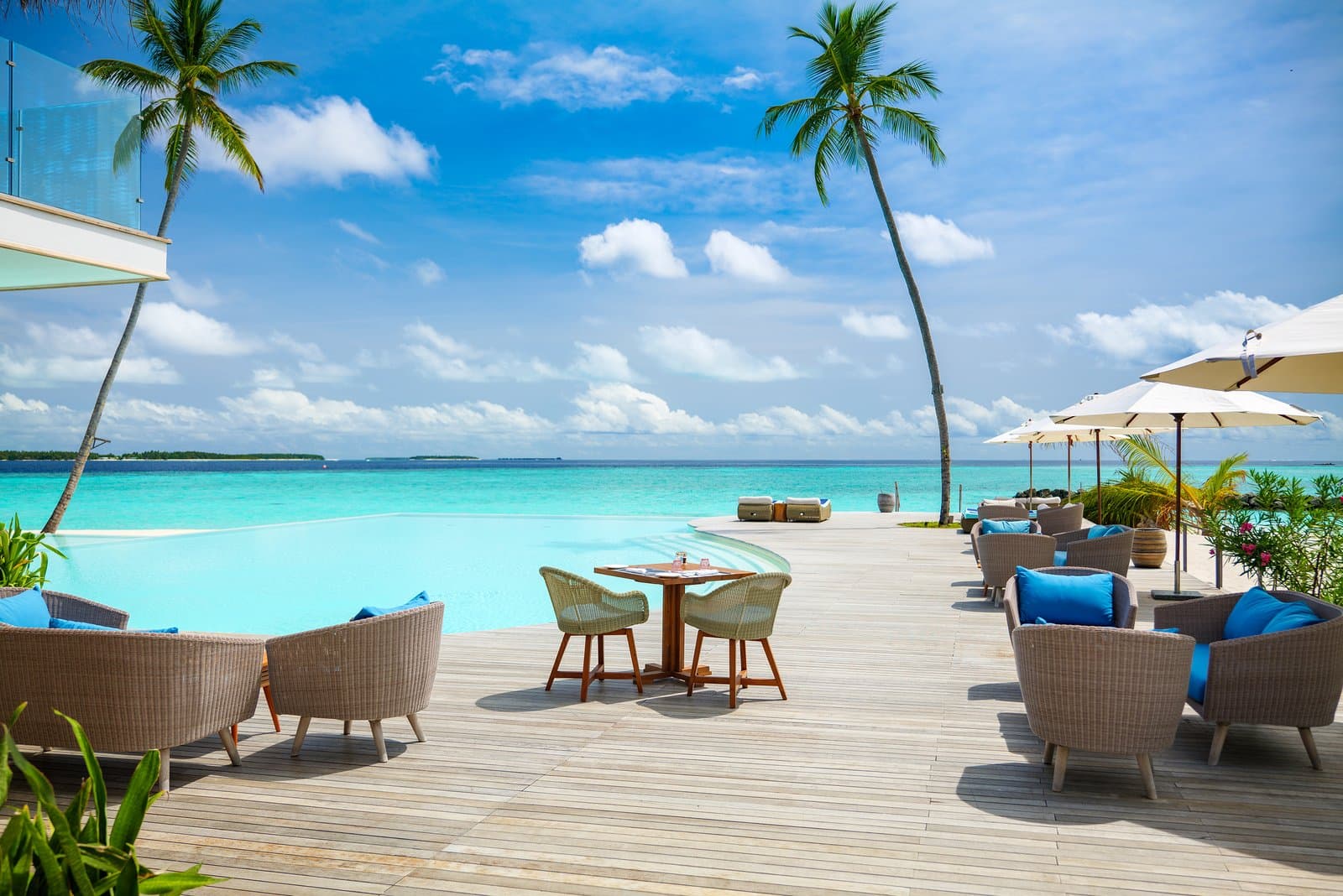 Mirto Pool Bar — cocktail venue at Baglioni Maldives