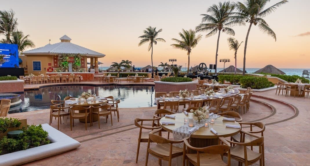 South Pool and Fountain Courtyard — cocktail venue at Kempinski Hotel Cancun